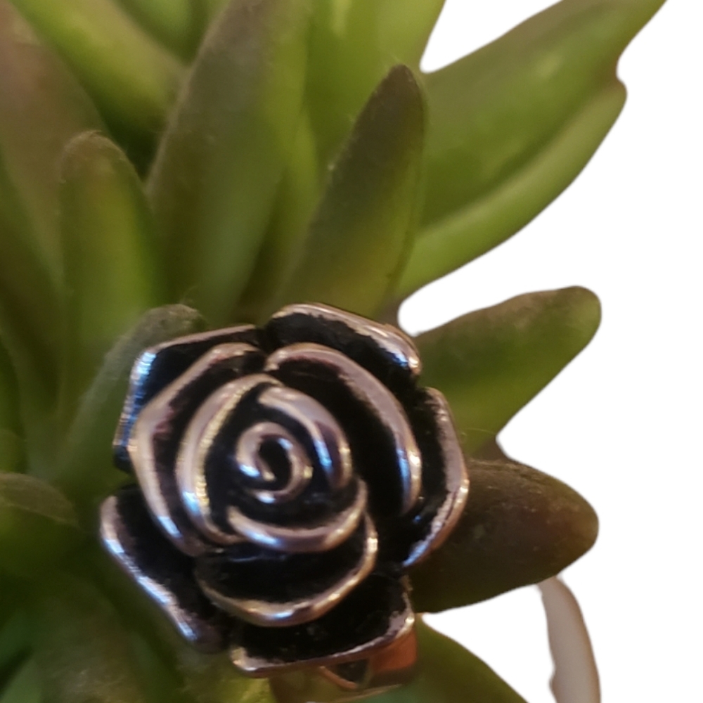 Stainless steel rose ring - Picture 2 of 5